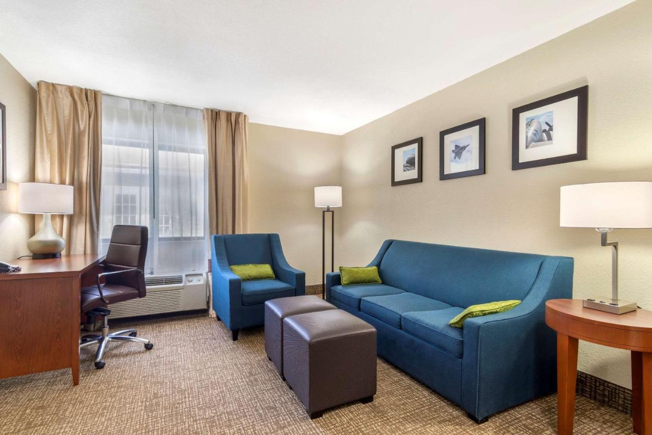 Comfort Inn & Suites - Near Robins Air Force Base Main Gate Ворнер-Робінс Екстер'єр фото